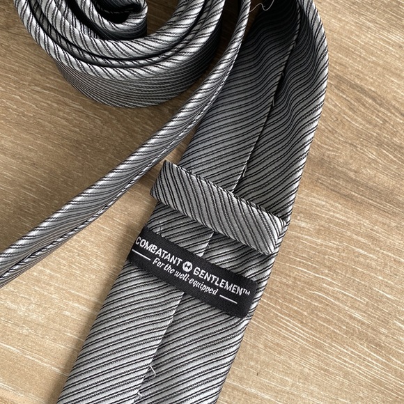 Grey and purple assorted ties and pocket squares - Picture 13 of 17